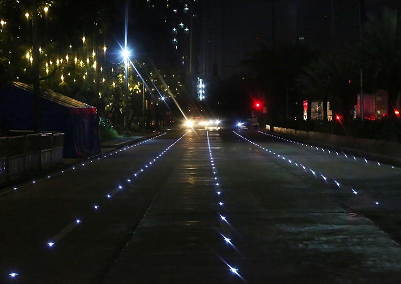 Internally Illuminated Solar Pavement Leveled Marker in Philippines